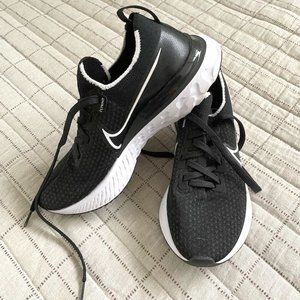 NEW - Size 8 - Nike Women's Stroke Running Shoe - Black
